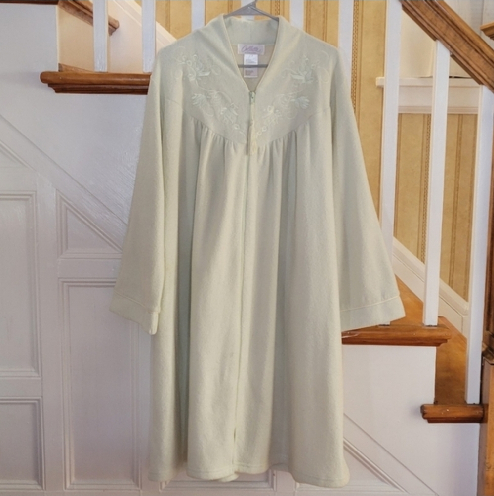 MISS ELAINE COLLETTE Longsleeve Fleece Zip Up Robe Size Large